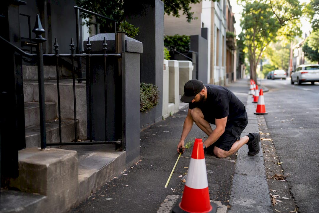 Mover measuring stairwell and securing parking