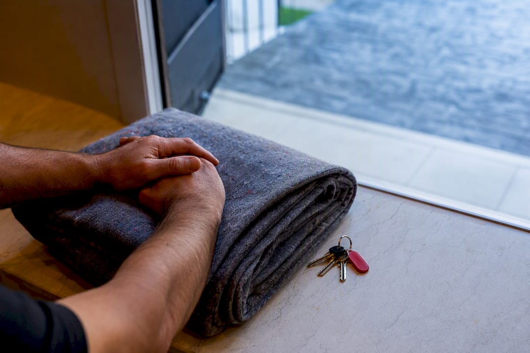 House keys beside moving blanket during delay
